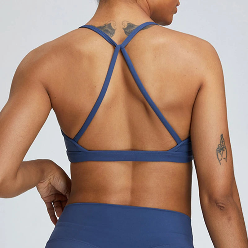 Seamless Sports Bra – Cross-Back, Removable Pads, Stretch Fit - Willen