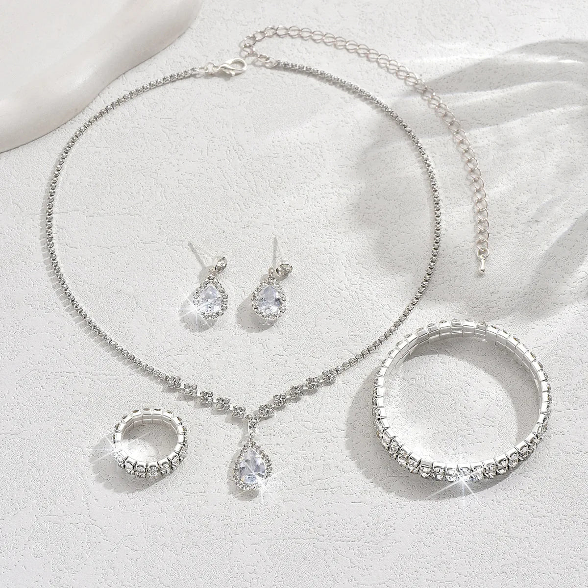 5-Piece Water Drop Jewelry Set – Necklace, Earrings, Ring & Bracelet in Gold or Silver Tone - Willen