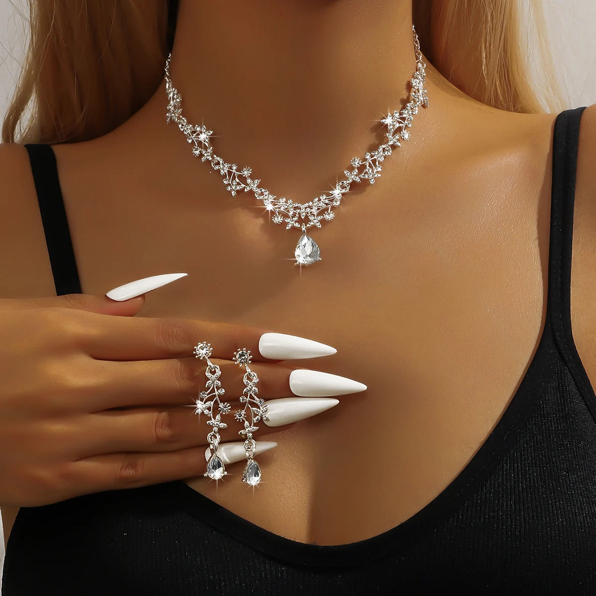 3-Piece Floral Teardrop Jewelry Set – Hollow Pendant Necklace & Earrings for Formal Occasions - Willen