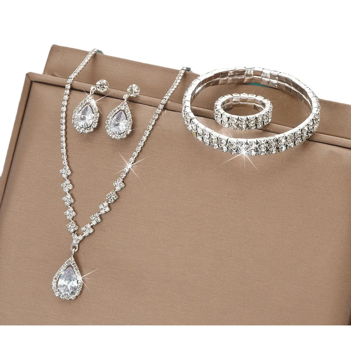 5-Piece Water Drop Jewelry Set – Necklace, Earrings, Ring & Bracelet in Gold or Silver Tone - Willen