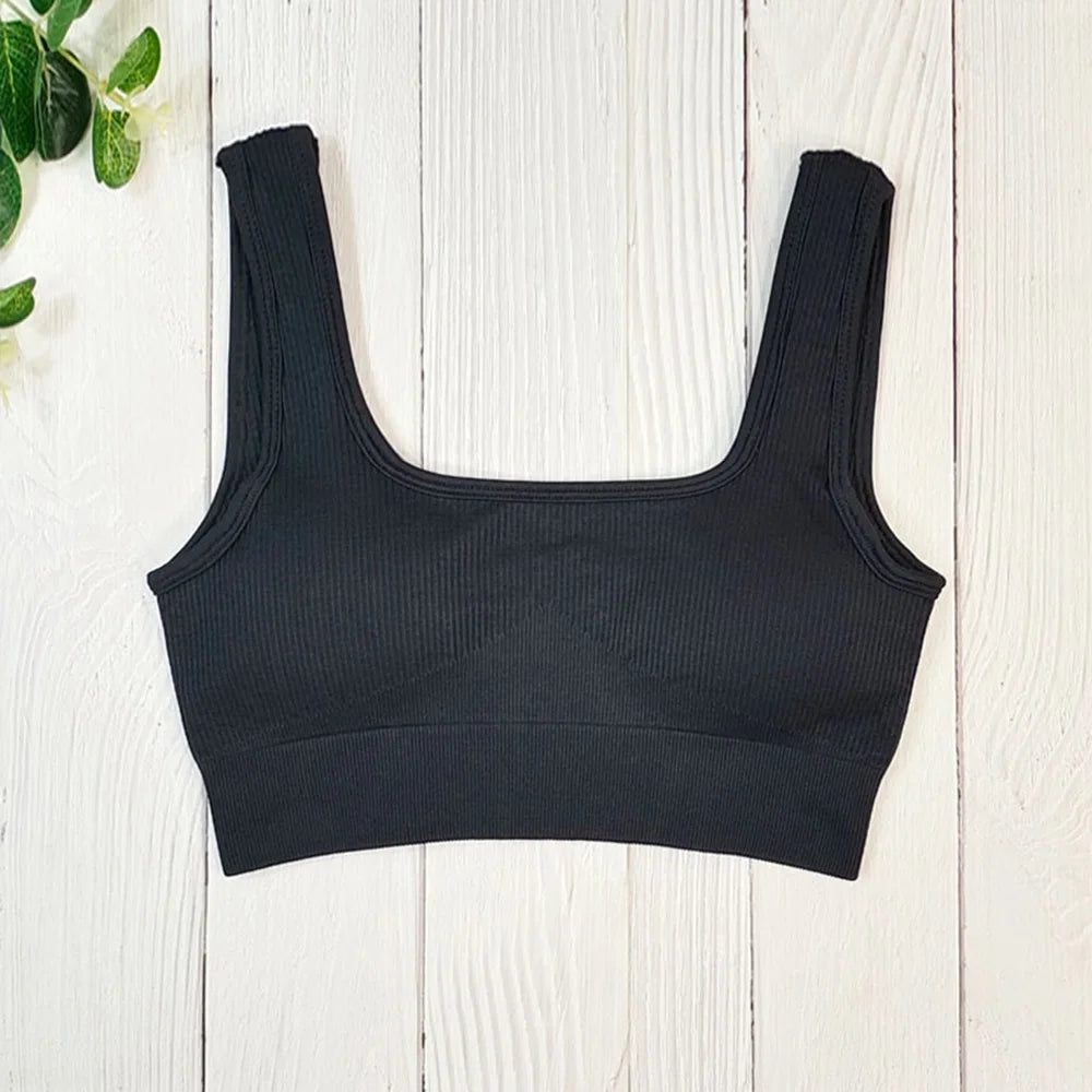 Seamless Ribbed Sports Bra – White Crop Top with Removable Pads - Willen