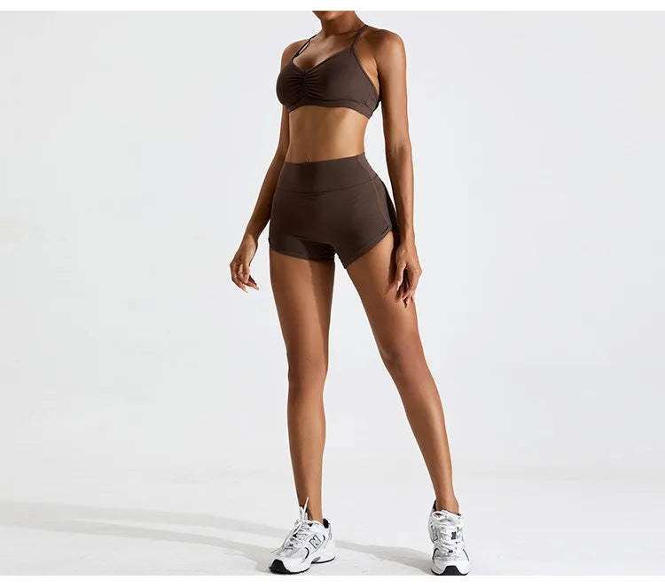 Seamless Sports Bra – Cross-Back, Removable Pads, Stretch Fit - Willen