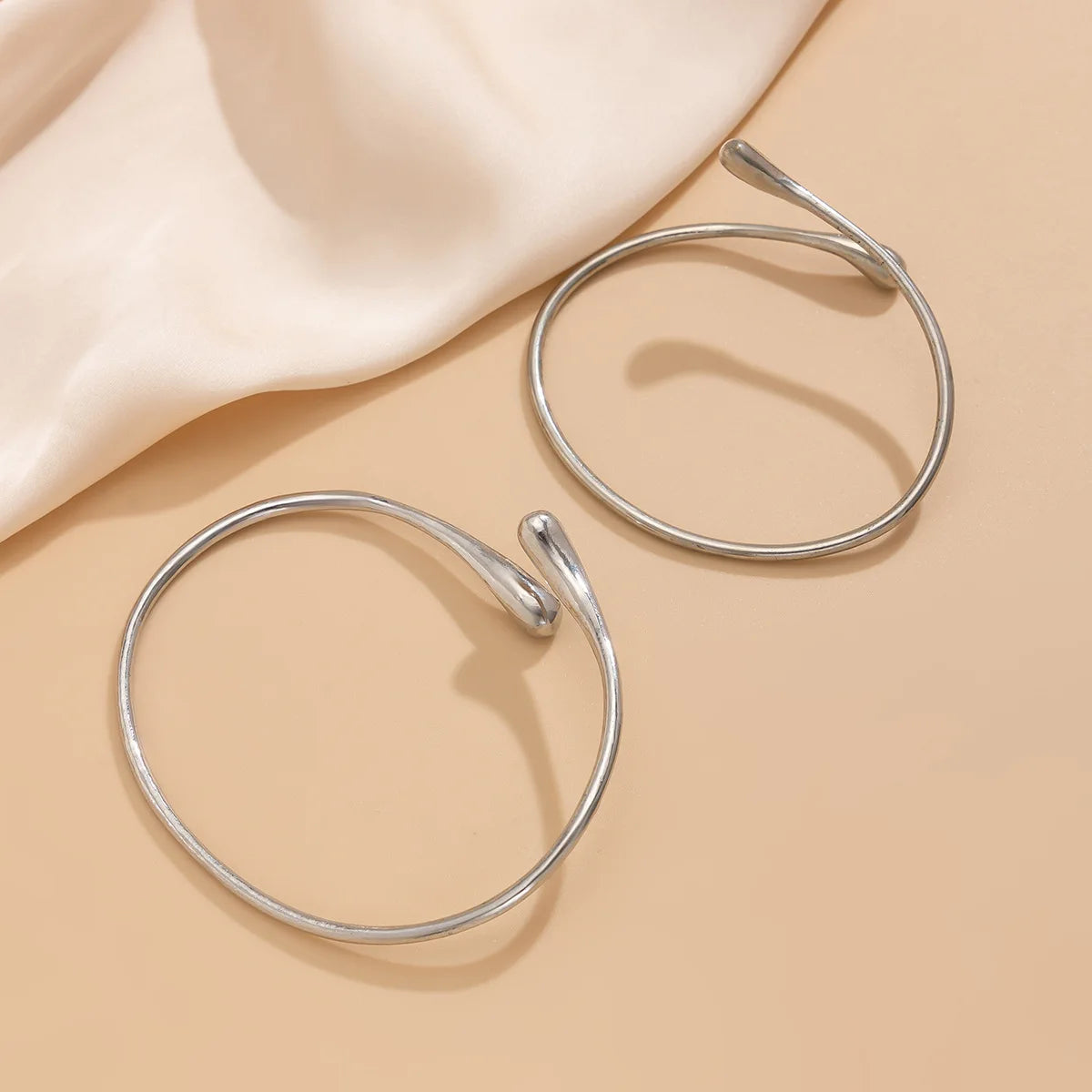 Upper Arm Cuff Bracelet – Adjustable Geometric Water Drop Design - Willen