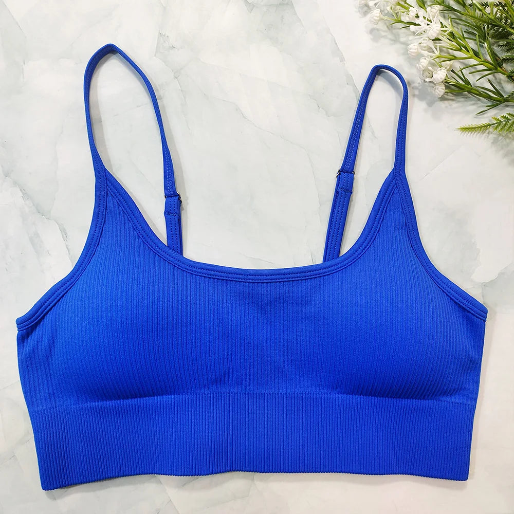 Seamless Ribbed Sports Bra – White Crop Top with Removable Pads - Willen