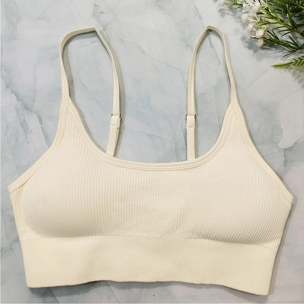 Seamless Ribbed Sports Bra – White Crop Top with Removable Pads - Willen