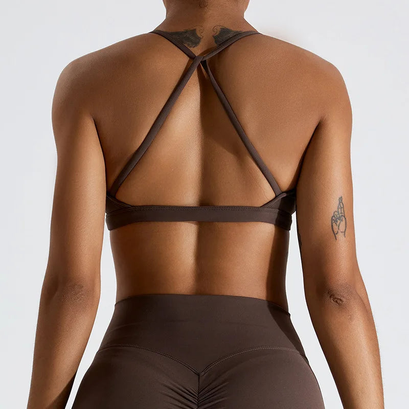 Seamless Sports Bra – Cross-Back, Removable Pads, Stretch Fit - Willen