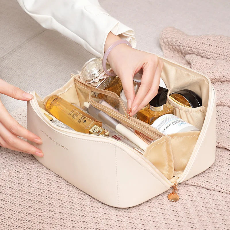 PU Leather Toiletry Bag – Waterproof Shell-Shaped Organizer - Willen