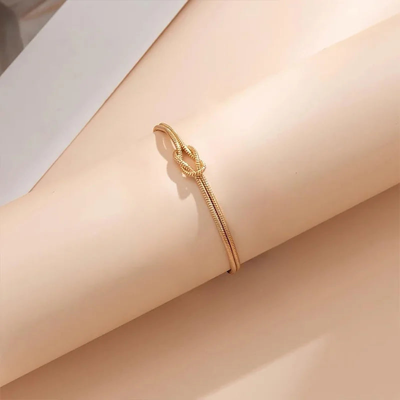 Gold-Plated Knot Bracelet – Adjustable Snake Chain with Polished Finish - Willen