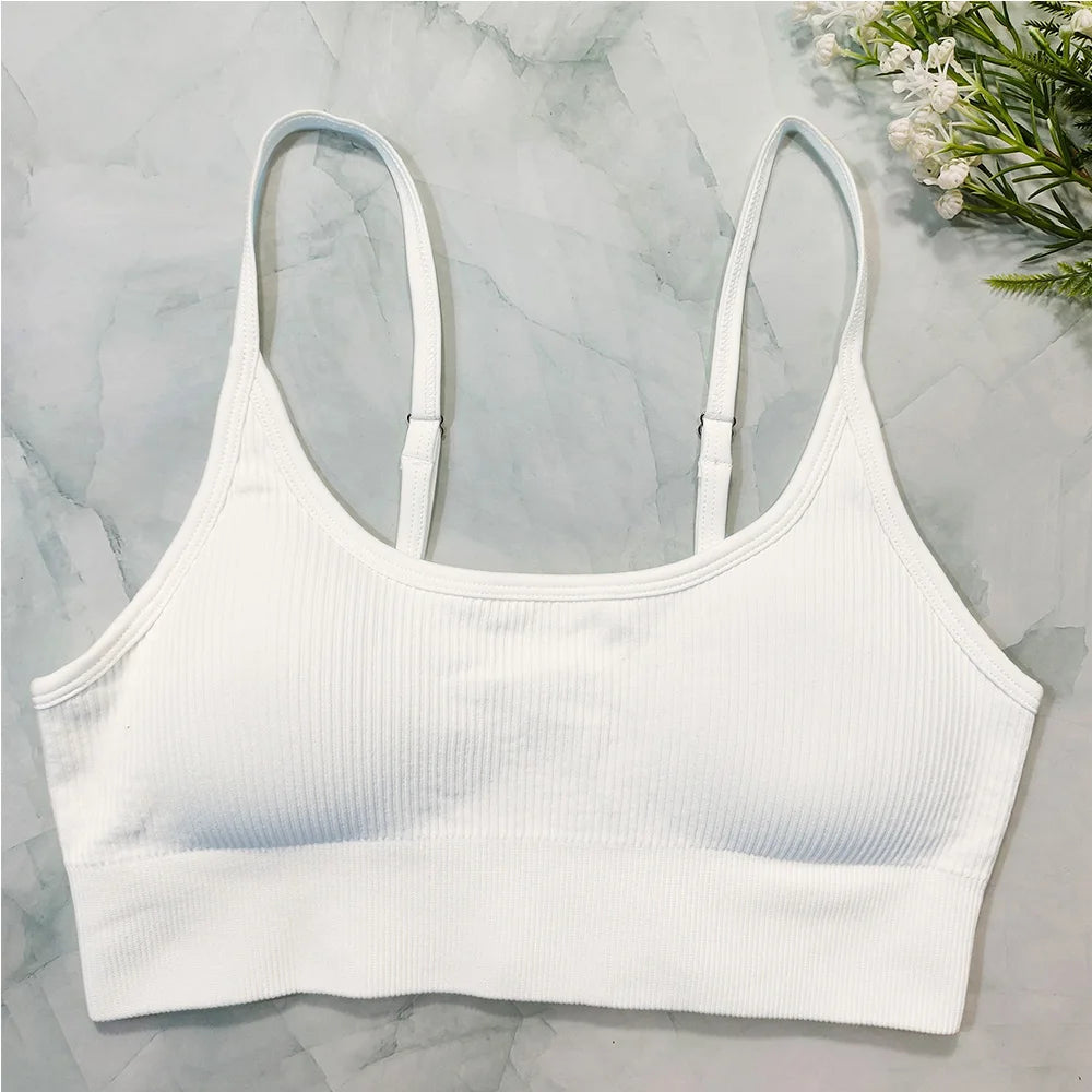 Seamless Ribbed Sports Bra – White Crop Top with Removable Pads - Willen