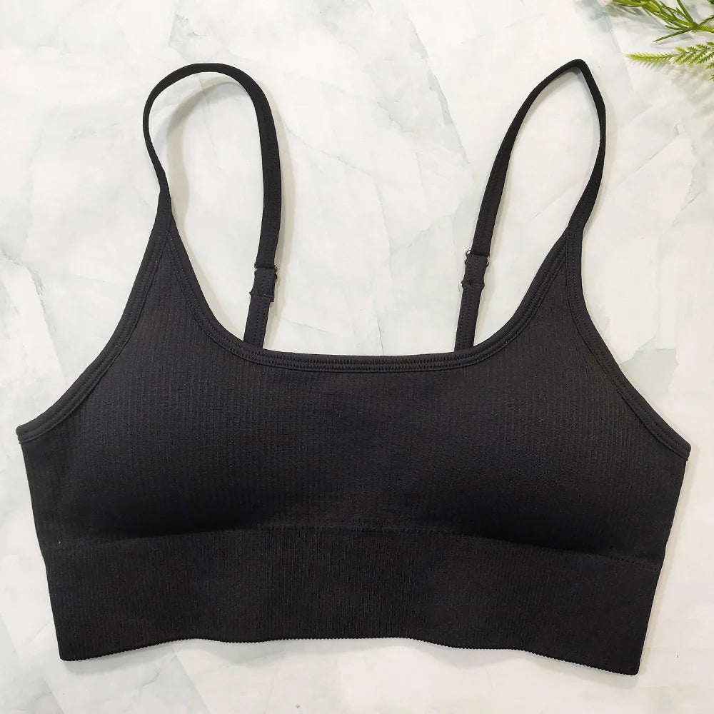 Seamless Ribbed Sports Bra – White Crop Top with Removable Pads - Willen