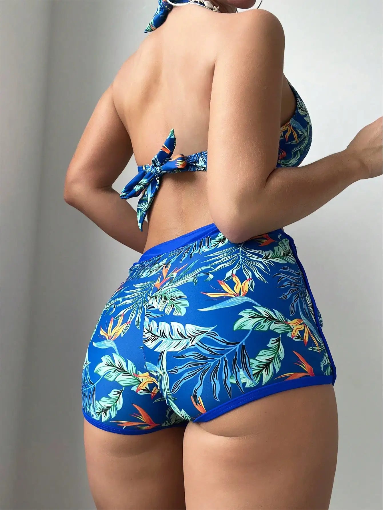 2-Piece Bikini Set – Halter Top & Short-Style Bottoms - Willen