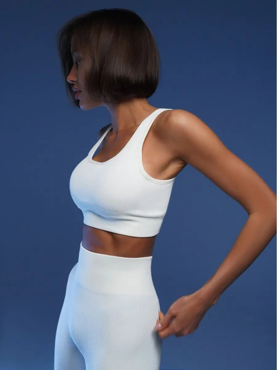 Seamless Ribbed Sports Bra – White Crop Top with Removable Pads - Willen