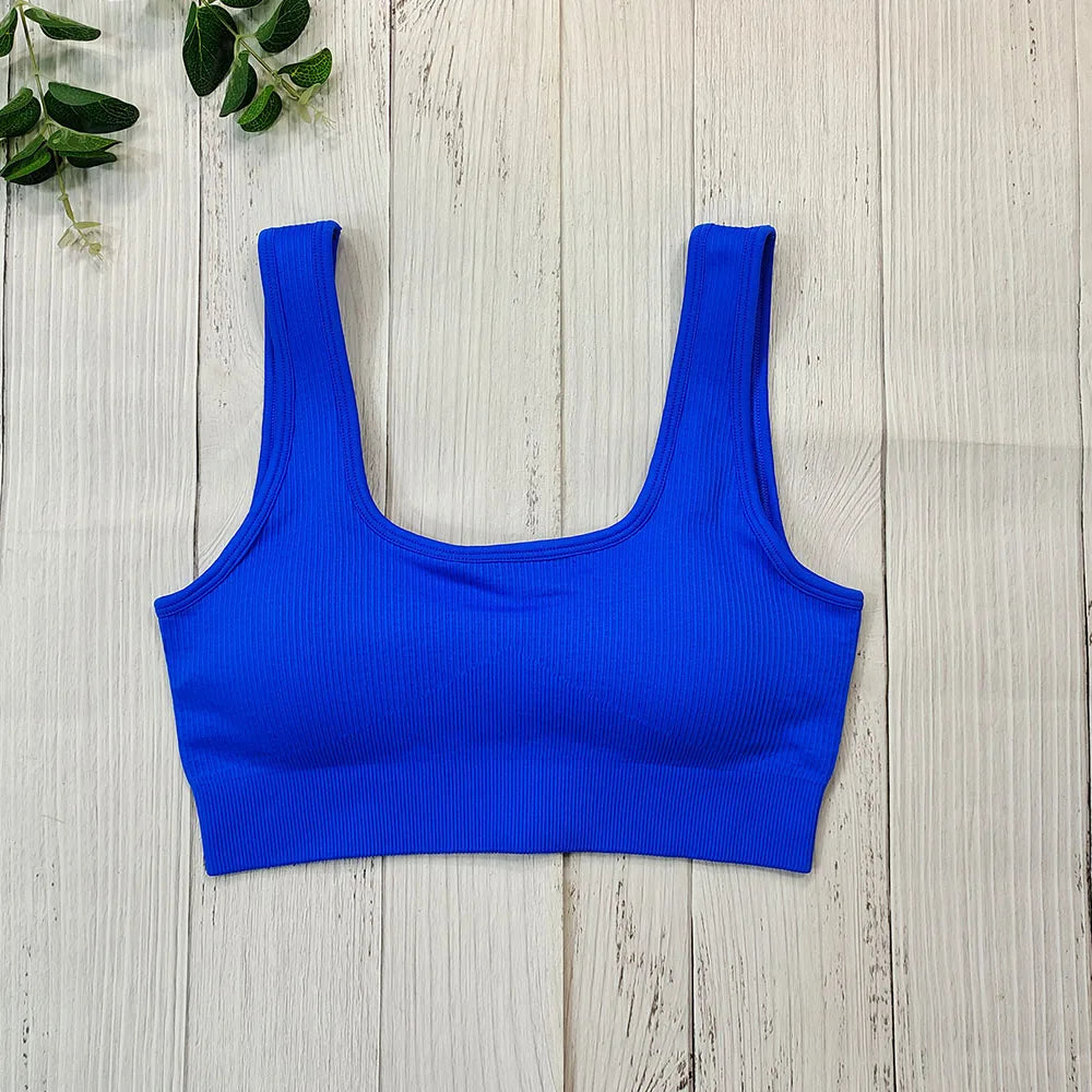 Seamless Ribbed Sports Bra – White Crop Top with Removable Pads - Willen