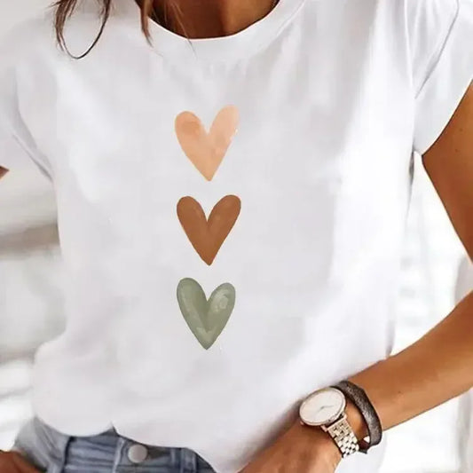 Y2K Heart Vibe Top – Short-Sleeve Printed T-Shirt with Heart and Letter Graphic - Willen