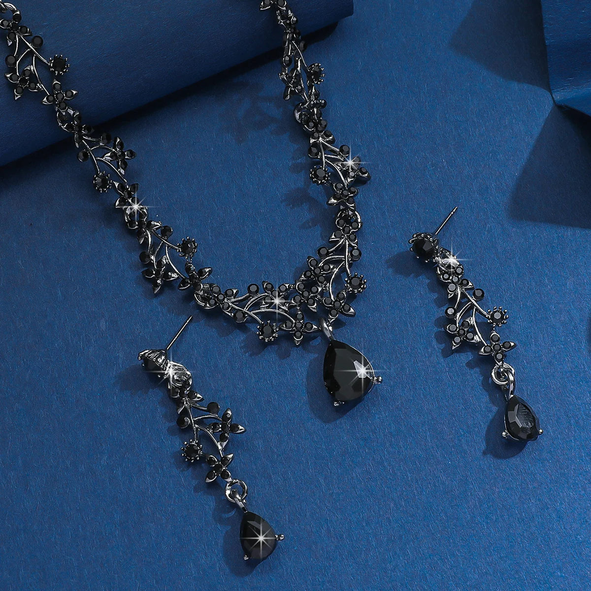 3-Piece Floral Teardrop Jewelry Set – Hollow Pendant Necklace & Earrings for Formal Occasions - Willen