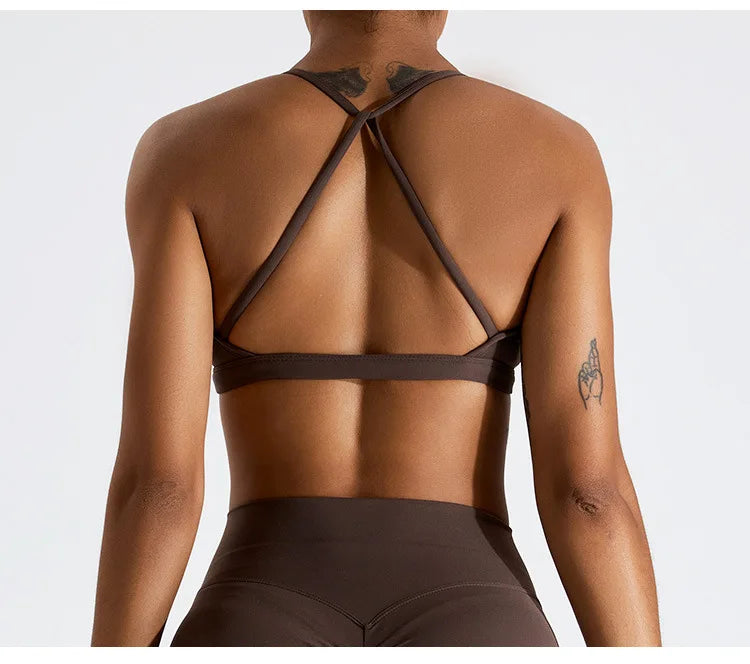 Seamless Sports Bra – Cross-Back, Removable Pads, Stretch Fit - Willen