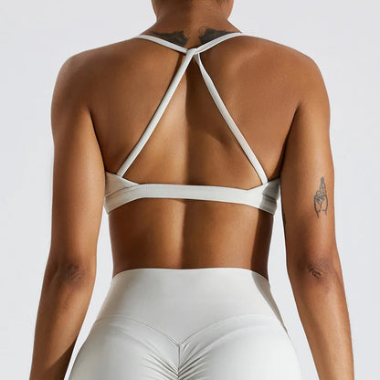 Seamless Sports Bra – Cross-Back, Removable Pads, Stretch Fit - Willen