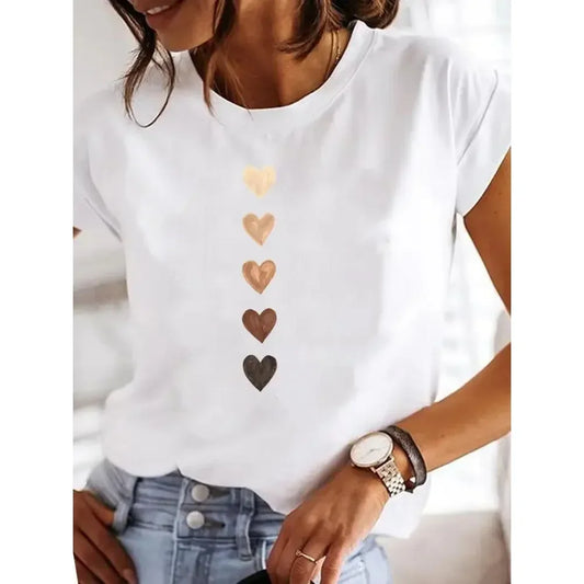 Y2K Heart Vibe Top – Short-Sleeve Printed T-Shirt with Heart and Letter Graphic - Willen