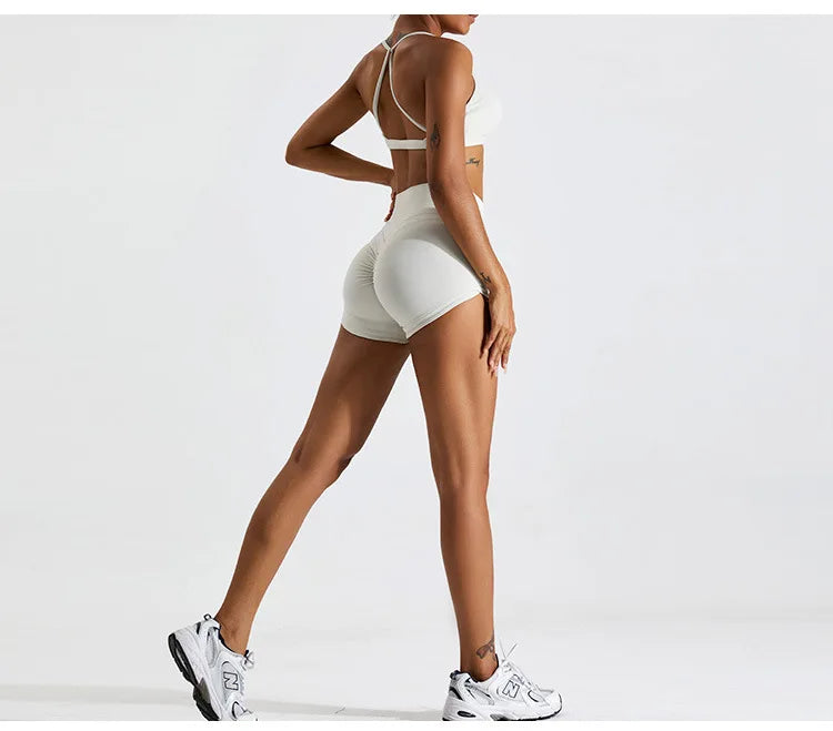 Seamless Sports Bra – Cross-Back, Removable Pads, Stretch Fit - Willen