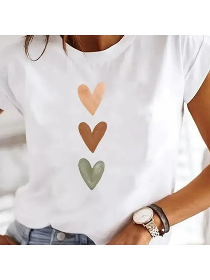 Y2K Heart Vibe Top – Short-Sleeve Printed T-Shirt with Heart and Letter Graphic - Willen