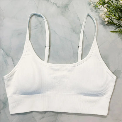 Seamless Ribbed Sports Bra – White Crop Top with Removable Pads - Willen