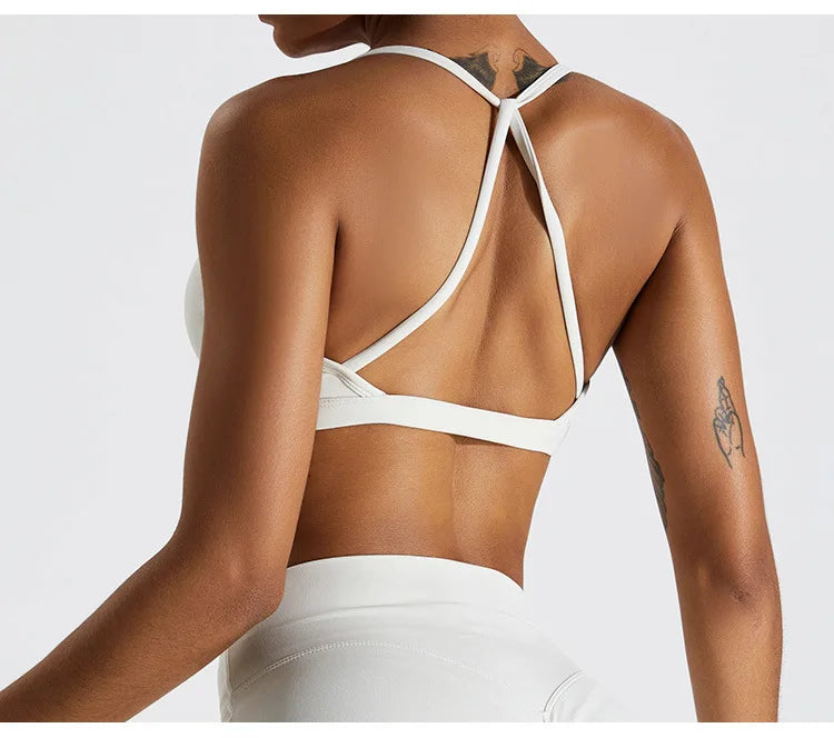 Seamless Sports Bra – Cross-Back, Removable Pads, Stretch Fit - Willen