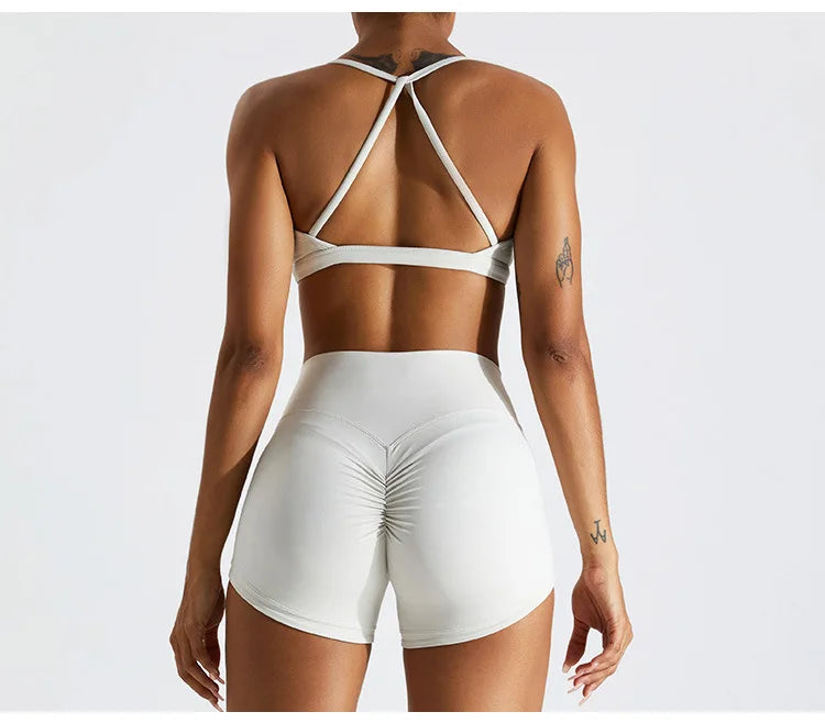 Seamless Sports Bra – Cross-Back, Removable Pads, Stretch Fit - Willen
