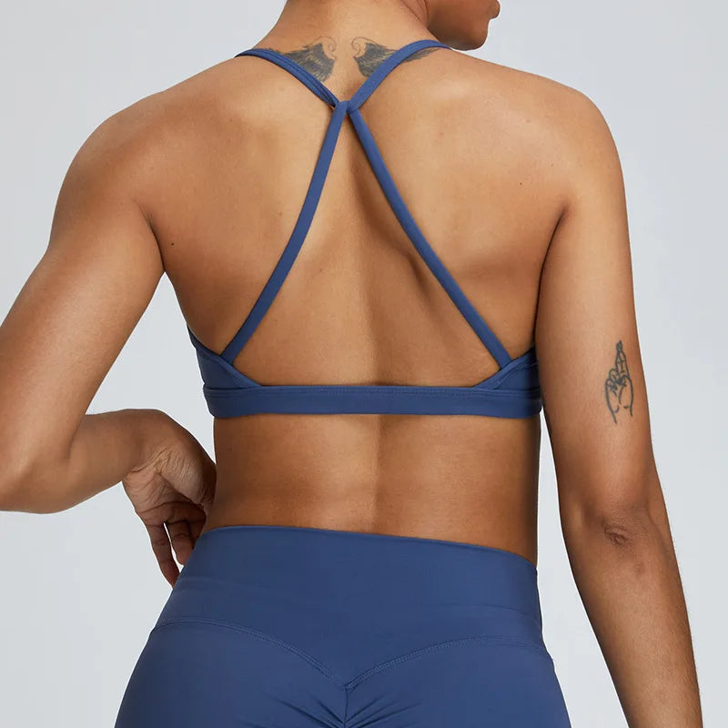 Seamless Sports Bra – Cross-Back, Removable Pads, Stretch Fit - Willen