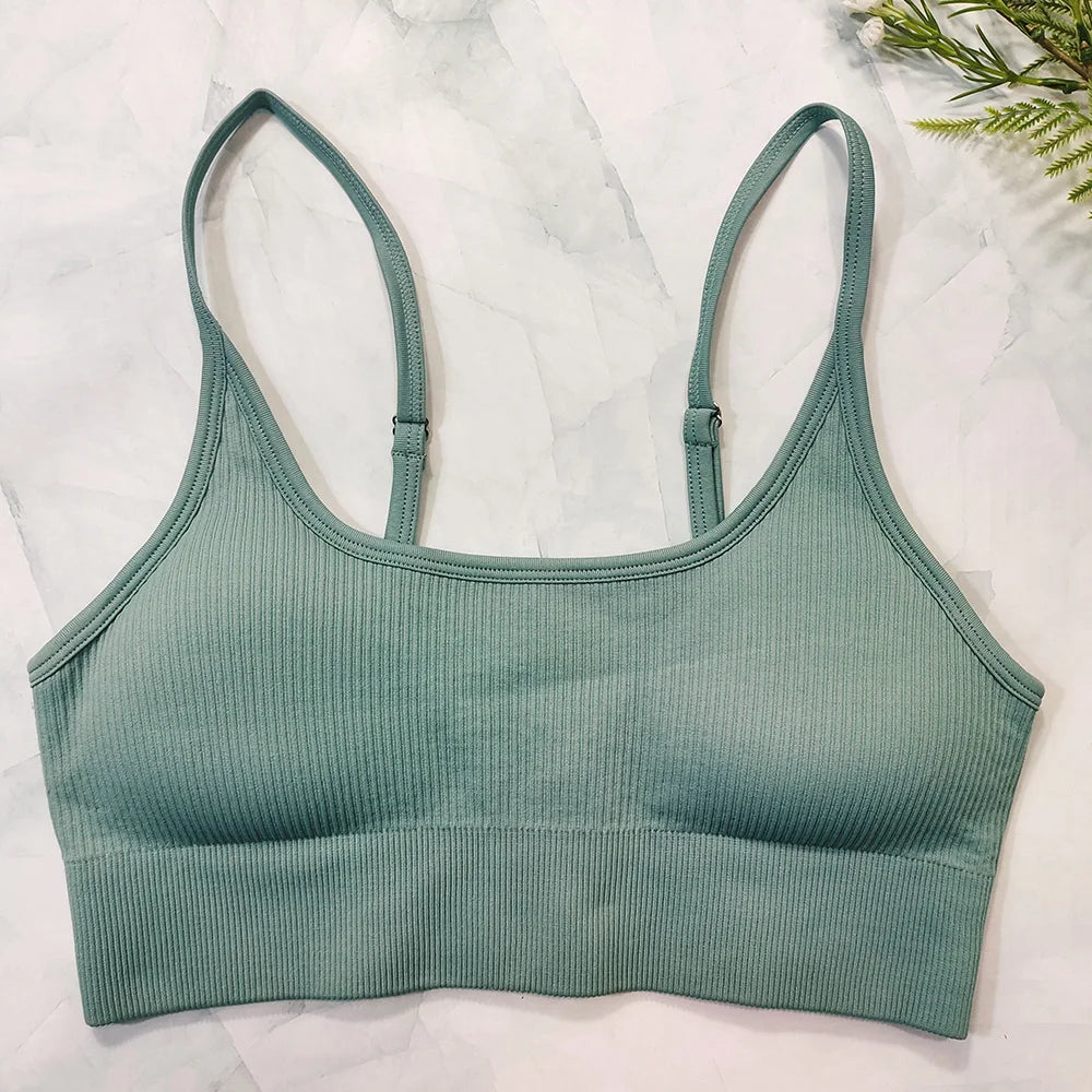 Seamless Ribbed Sports Bra – White Crop Top with Removable Pads - Willen